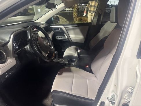 Used 2018 Toyota RAV4 XLE image 8