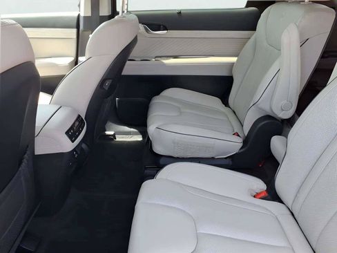 Certified 2024 Hyundai Palisade Calligraphy FWD image 9