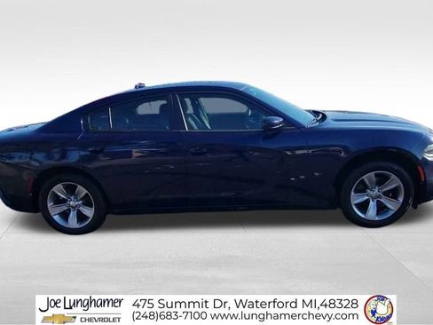 Used 2015 Dodge Charger SXT image 9