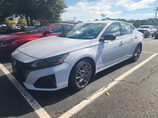 Certified 2023 Nissan Altima 2.0 SR FWD image 3