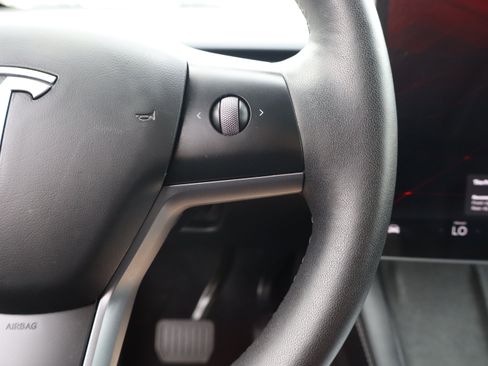 Used 2024 Tesla Model Y Long Range image 23