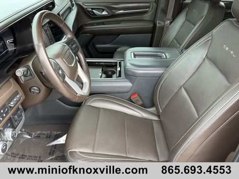 Used 2022 GMC Yukon XL Denali w/ Denali Premium Package image 10