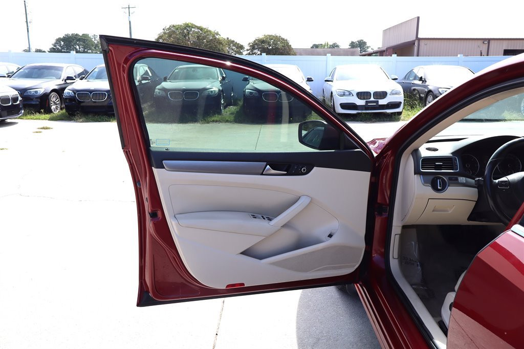 Used 2015 Volkswagen Passat TDI SE FWD image 30