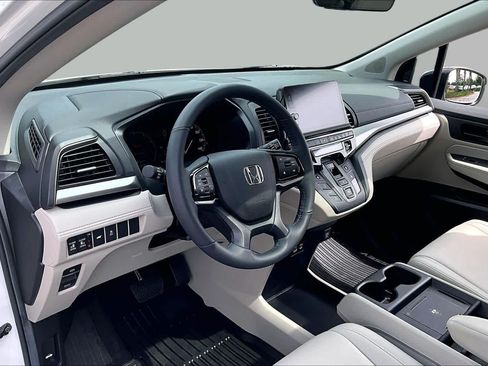 Certified 2025 Honda Odyssey EX-L image 18