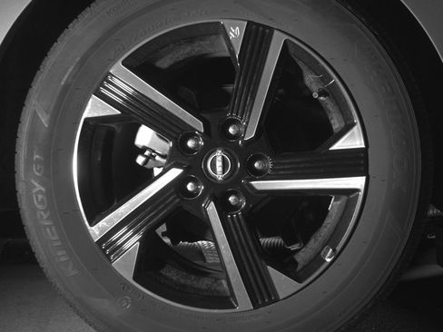 Used 2025 Nissan Sentra SV FWD image 15