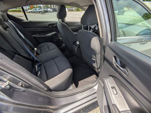 Used 2024 Nissan Altima 2.5 SV FWD image 13