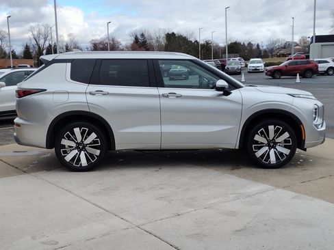 New 2025 Mitsubishi Outlander SEL image 15