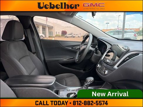 Used 2023 Chevrolet Malibu LT FWD image 2