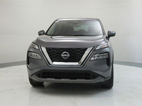 Used 2023 Nissan Rogue SV image 2