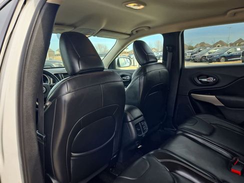 Used 2018 Jeep Cherokee Limited image 18