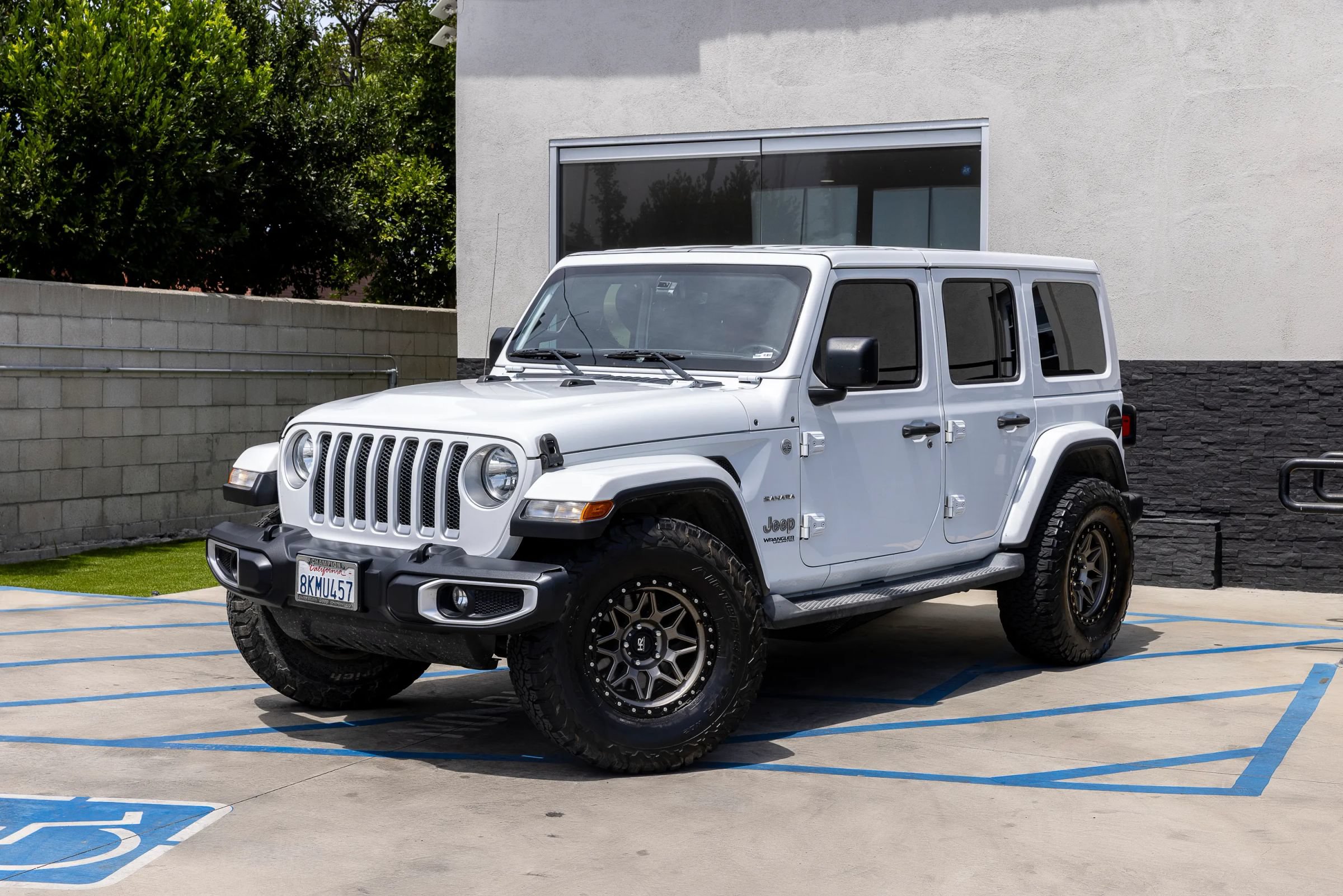 Used 2019 Jeep Wrangler Unlimited Sahara AWD/4WD image 7