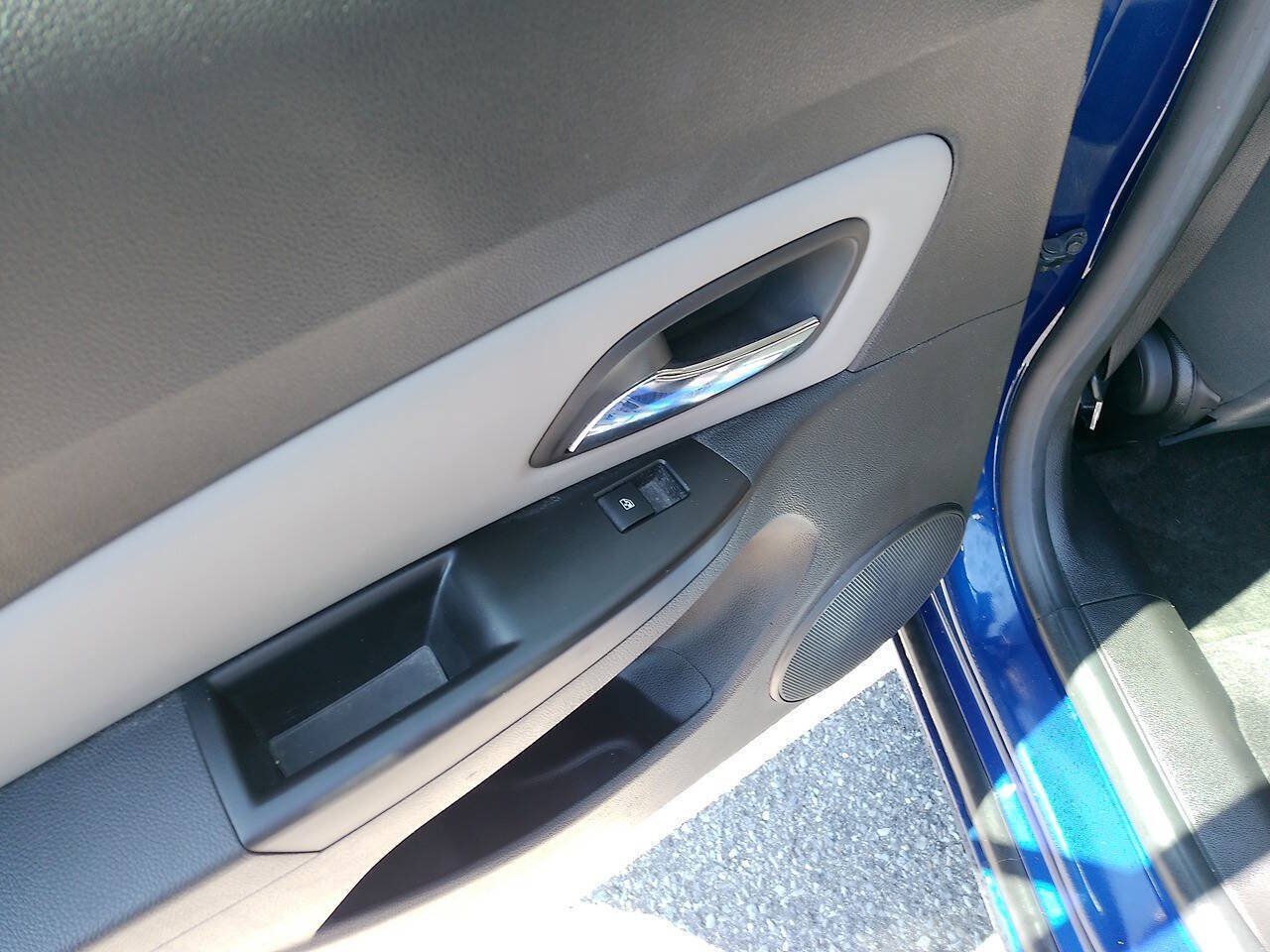 Used 2012 Chevrolet Cruze LS FWD image 12