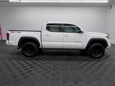 Used 2018 Toyota Tacoma TRD Off-Road AWD/4WD image 8