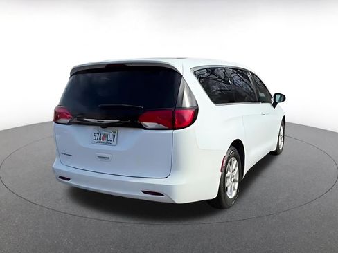 Used 2024 Chrysler Voyager LX image 15