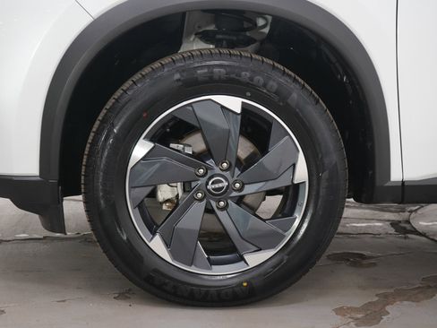 Used 2024 Nissan Rogue SV image 31