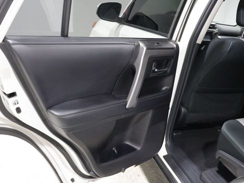 Used 2019 Toyota 4Runner SR5 AWD/4WD image 20