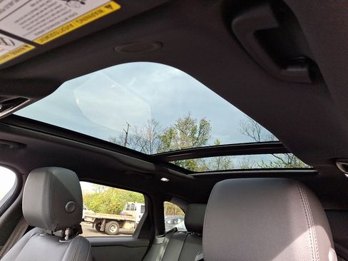 Used 2026 Land Rover Range Rover Velar Dynamic SE image 14