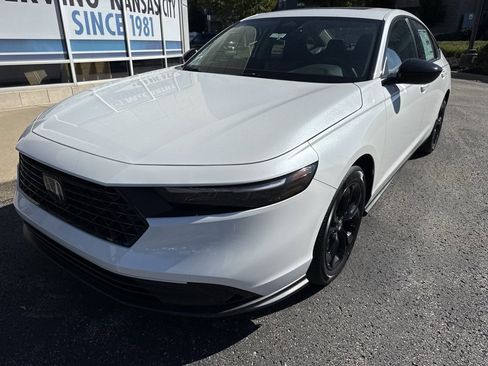 Used 2025 Honda Accord SE image 10