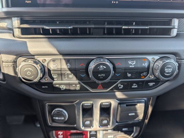 Used 2024 Jeep Wrangler Rubicon w/ Technology Group AWD/4WD image 19