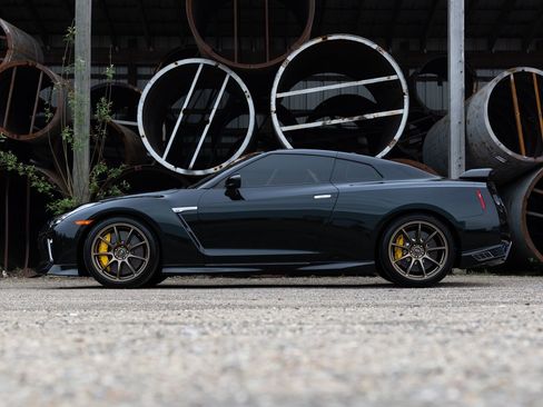 Used 2021 Nissan GT-R Premium AWD/4WD image 85