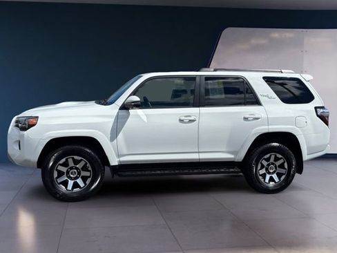 Used 2022 Toyota 4Runner TRD Off-Road Premium AWD/4WD image 2
