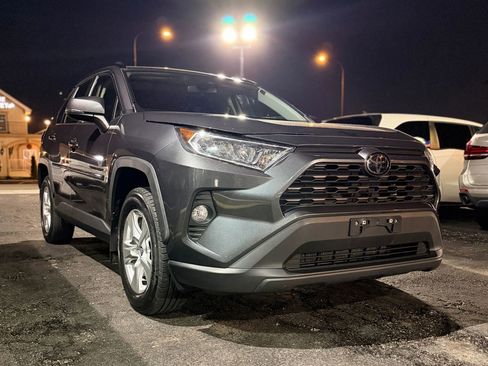 Used 2019 Toyota RAV4 XLE FWD image 3