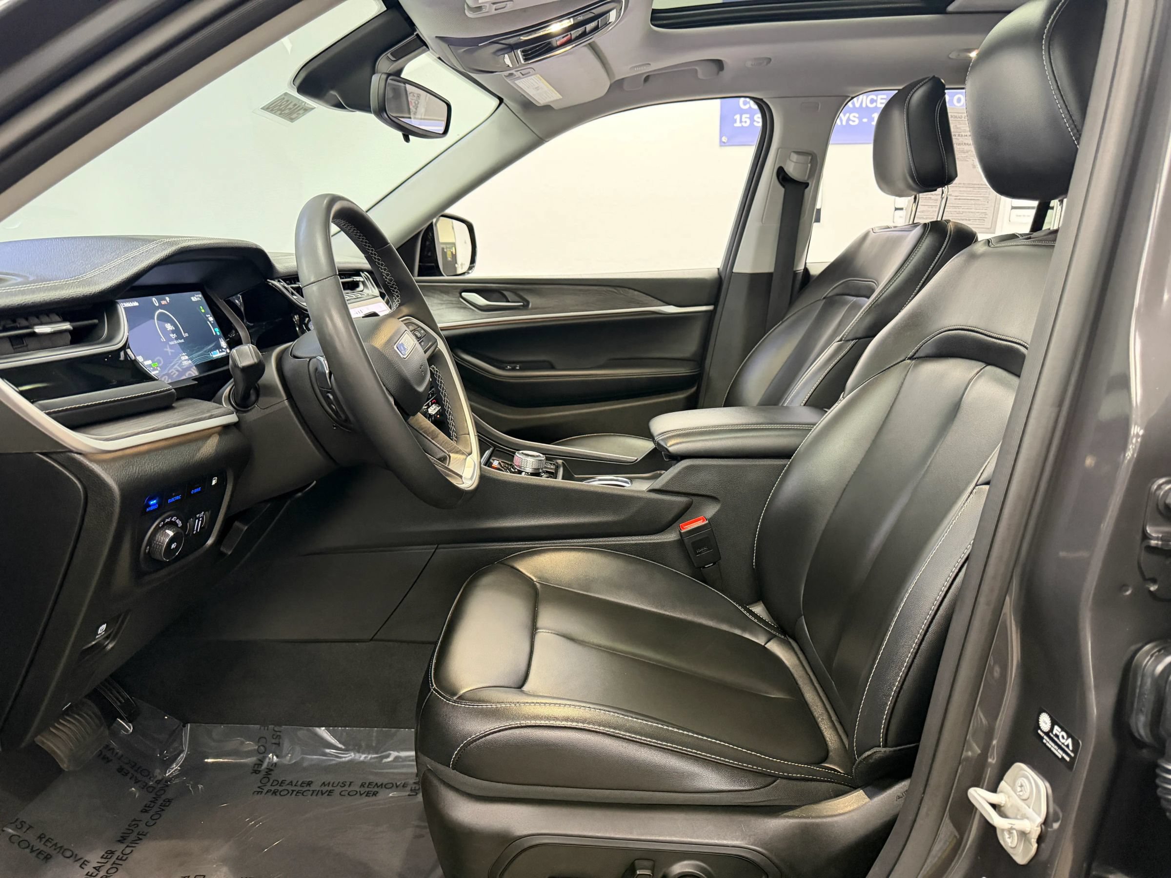 Used 2023 Jeep Grand Cherokee 4WD 4xe image 16