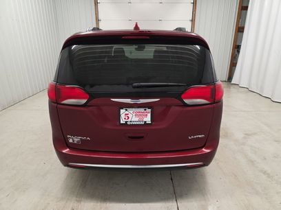 Used 2018 Chrysler Pacifica Limited w/ Advanced Safetytec Group