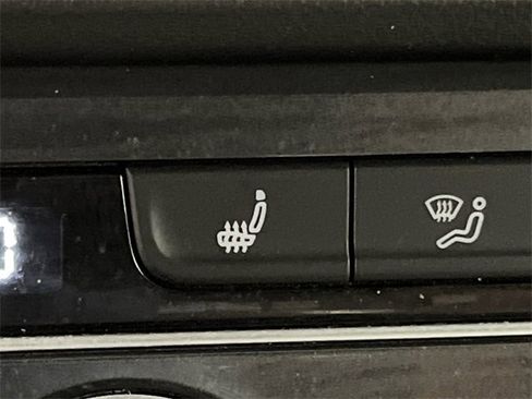 Used 2021 Volkswagen Tiguan SE image 26