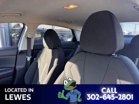 Used 2022 Hyundai Elantra SEL w/ Convenience Package image 6