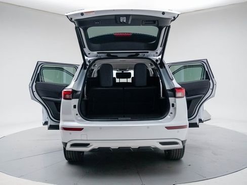Used 2024 Mitsubishi Outlander SE image 21