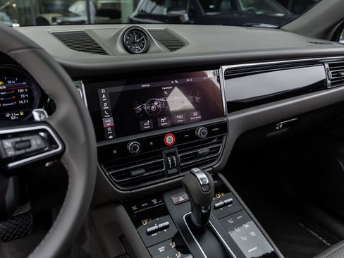 New 2026 Porsche Macan image 29