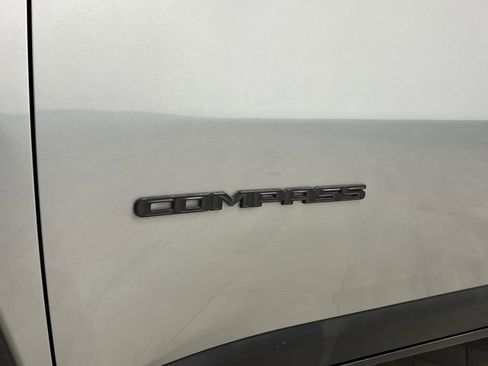 Used 2021 Jeep Compass Latitude image 30