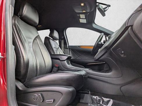 Used 2019 Lincoln MKC Select image 21