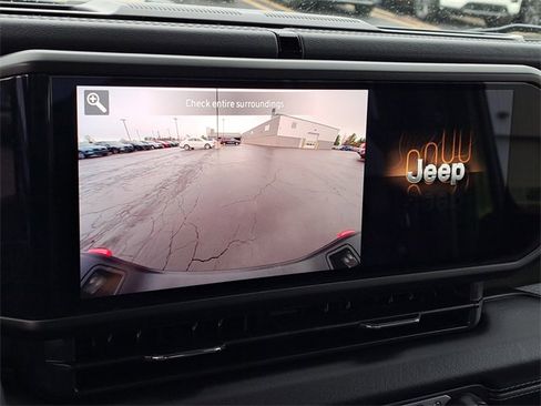 Used 2025 Jeep Gladiator Mojave w/ Safety Group image 16