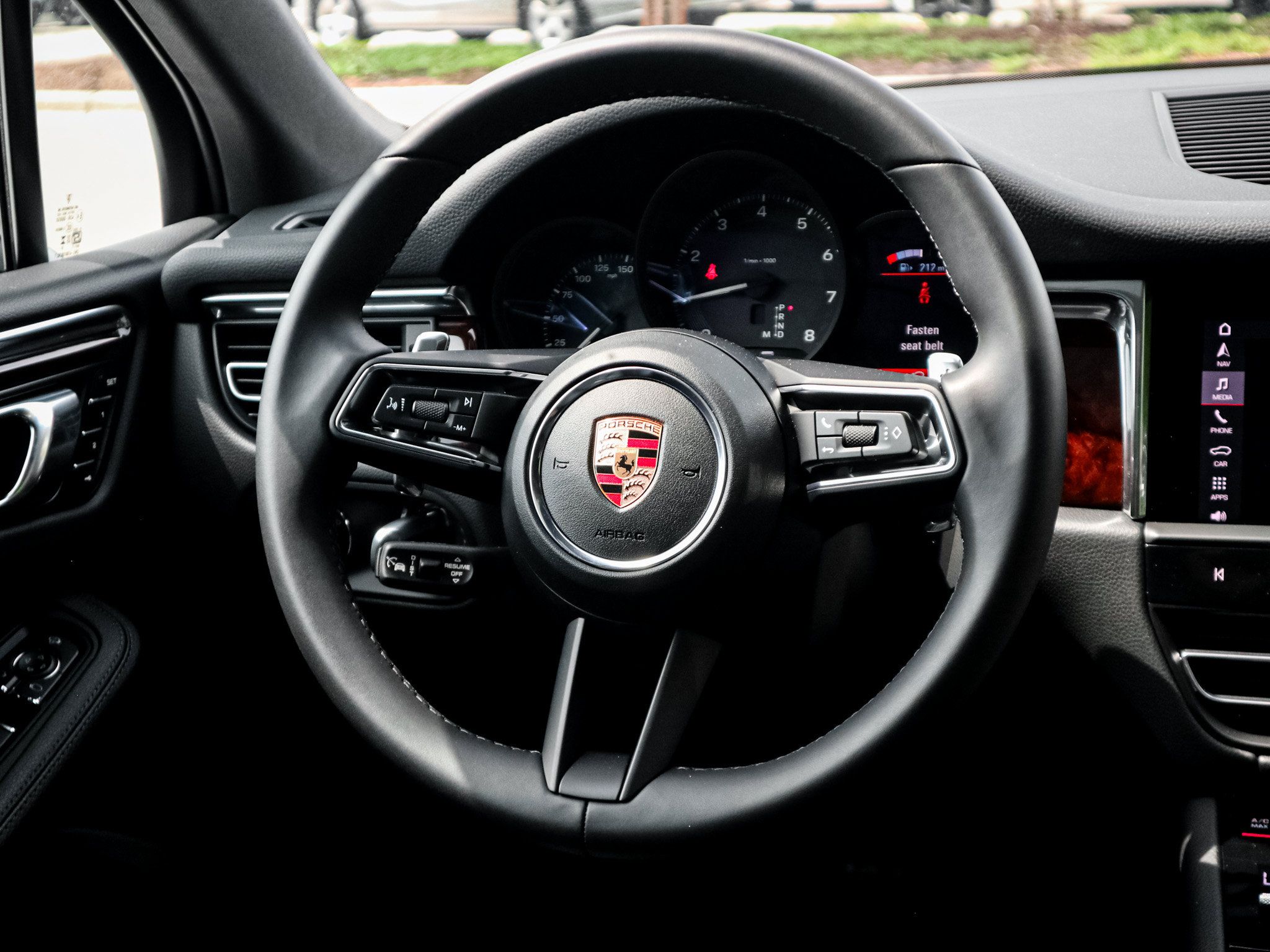 Used 2026 Porsche Macan w/ Premium Package Plus AWD/4WD image 18