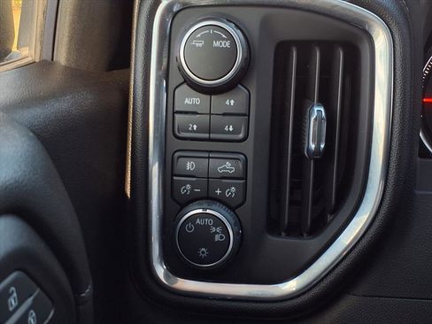 Used 2021 Chevrolet Silverado 1500 LT Trail Boss w/ LPO, Dark Essentials Package image 21