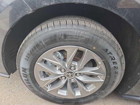 Used 2024 Toyota Sienna LE image 6