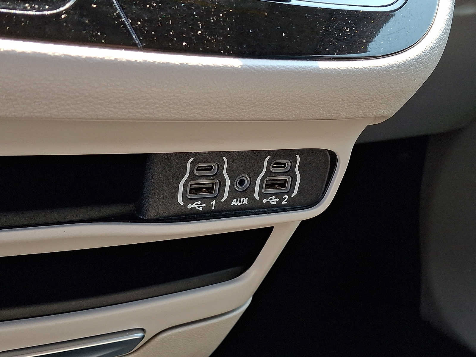 Certified 2024 Chrysler Pacifica Touring-L FWD image 26
