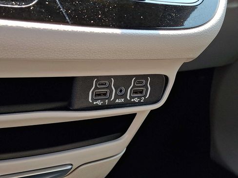 Certified 2024 Chrysler Pacifica Touring-L FWD image 26