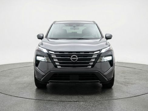 Used 2025 Nissan Rogue SV image 2