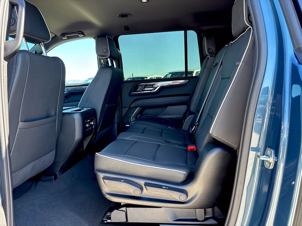 Used 2025 GMC Yukon XL Elevation w/ LPO, Elevation Black Package AWD/4WD image 19