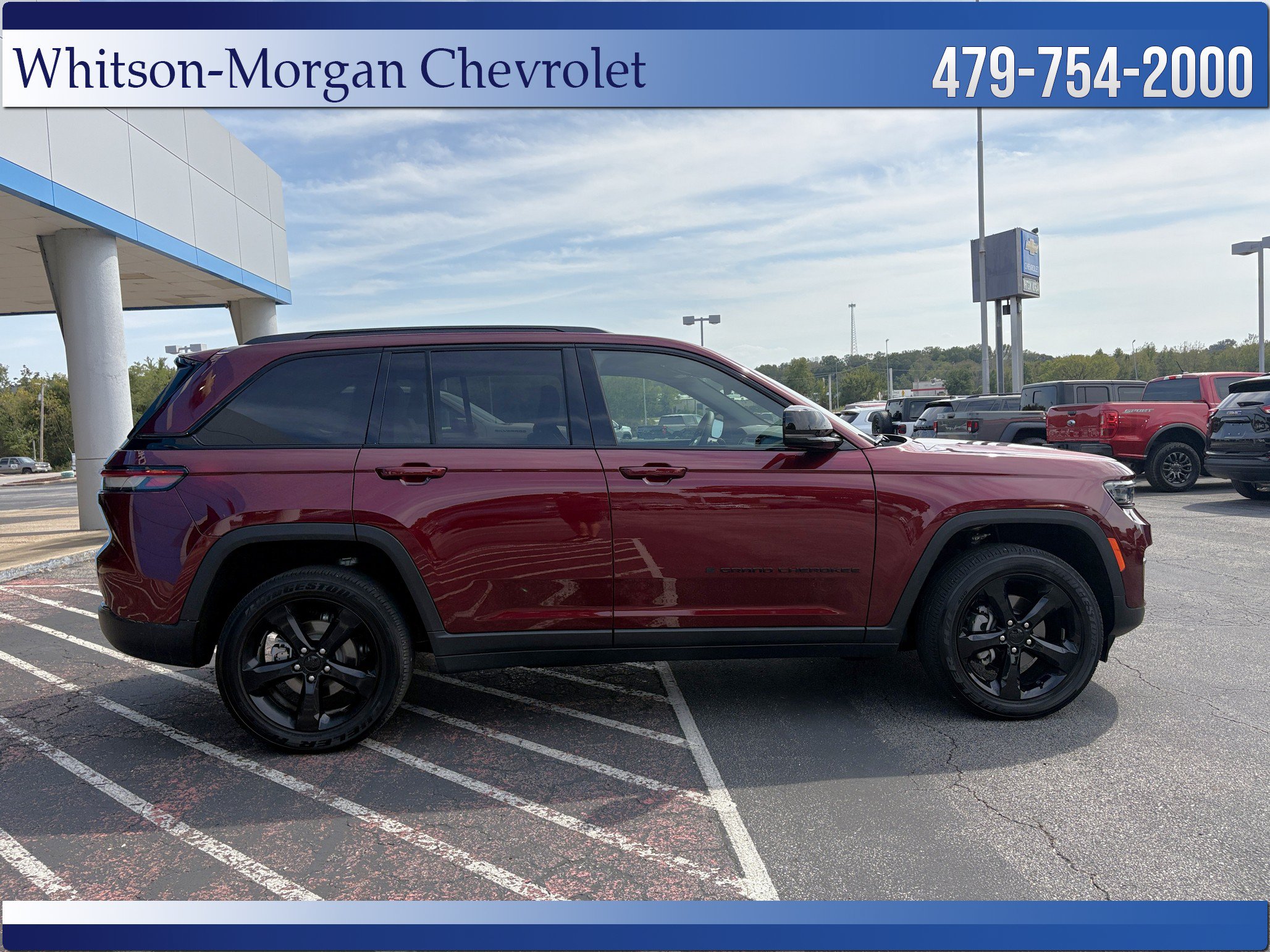 Used 2025 Jeep Grand Cherokee Altitude AWD/4WD image 4
