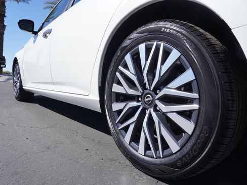 Certified 2025 Nissan Altima 2.5 SV FWD image 6