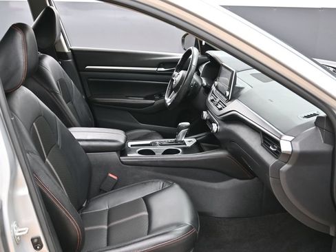 Used 2024 Nissan Altima 2.5 SR FWD image 32