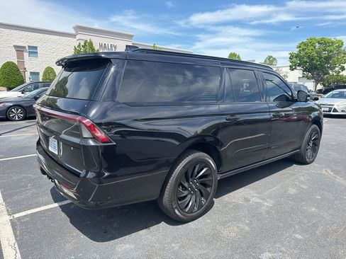 Used 2025 Lincoln Navigator L Reserve w/ Jet Appearance Package image 3