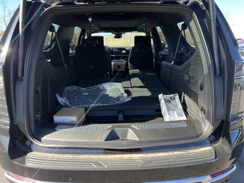 New 2025 Chevrolet Suburban Premier image 5