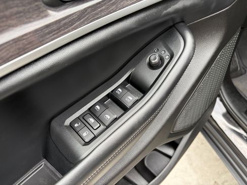 Used 2023 Jeep Grand Cherokee Limited w/ Luxury Tech Group II image 11