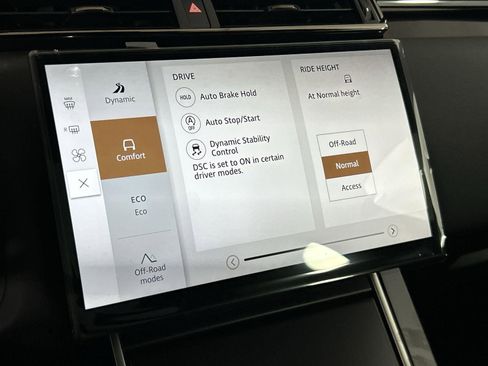 Certified 2026 Land Rover Range Rover Velar Dynamic SE image 19