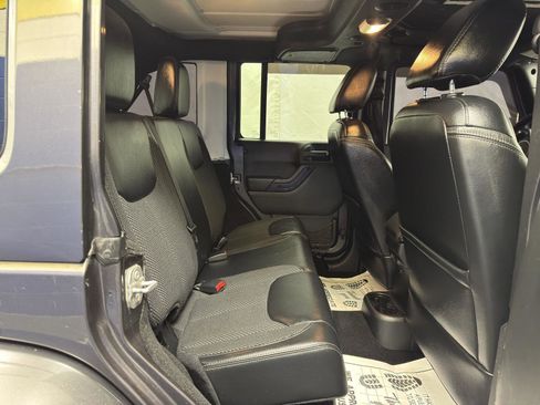 Used 2016 Jeep Wrangler Unlimited Sahara image 25